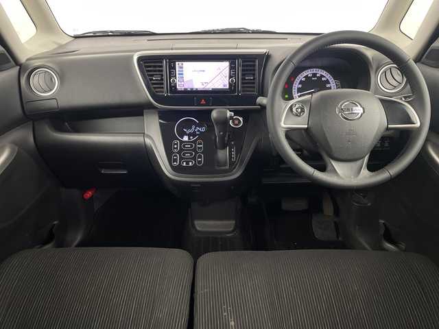 日産 デイズ ルークス X Vセレクション 埼玉県 2016(平28)年 8.8万km クールシルバー 純正ナビ　/全方位カメラ　/両側パワースライドドア　/ＥＴＣ　/前後ドライブレコーダー　/衝突軽減ブレーキ　/横滑り防止措置　/革巻きハンドル　/プッシュスタート　/スマートキー/サーキュレーター　/フロアマット/ドアバイザー