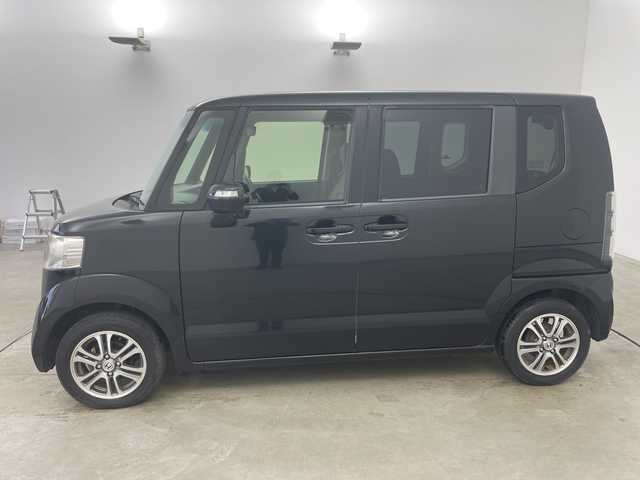 ホンダ Ｎ ＢＯＸ 兵庫県 2015(平27)年 5.7万km スマートブラック ・社外ナビ/TV/DVD/BT/CD/・片側パワースライドドア/・ステアリングリモコン/・ヘッドライトレベライザー/・横滑り防止装置/・ECON/・ウインカーミラー/・合皮シートカバー/・チップアップシート/・ベンチシート/・シートリフター/・スマートキー/・プッシュスタート/・電動格納ミラー/・純正14インチアルミホイール