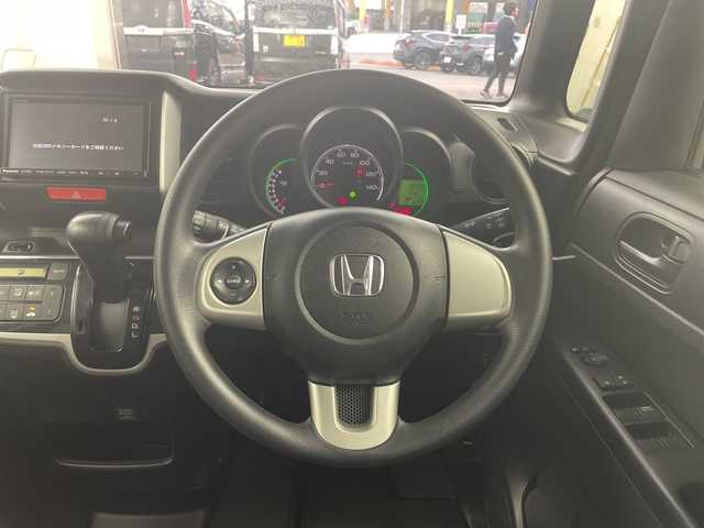 ホンダ Ｎ ＢＯＸ 兵庫県 2015(平27)年 5.7万km スマートブラック ・社外ナビ/TV/DVD/BT/CD/・片側パワースライドドア/・ステアリングリモコン/・ヘッドライトレベライザー/・横滑り防止装置/・ECON/・ウインカーミラー/・合皮シートカバー/・チップアップシート/・ベンチシート/・シートリフター/・スマートキー/・プッシュスタート/・電動格納ミラー/・純正14インチアルミホイール