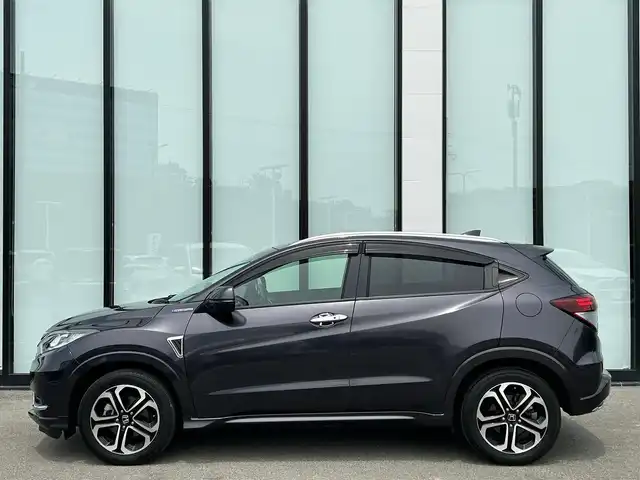 ホンダ ヴェゼル ハイブリッド Z 大阪府 2014(平26)年 4.6万km ルーセブラックM ワンオーナー /純正ナビ/   フルセグTV/CD/Bluetooth/USB/バックモニター/横滑り防止装置/前席シートヒーター/クルーズコントロール/ステアリングスイッチ/パドルシフト/アイドリングストップ/純正17インチアルミホイール/純正フロアマット/プッシュスタート/スマートキー/ルーフレール/ＥＴＣ/ＬＥＤライト/禁煙車
