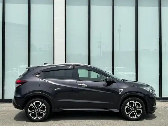 ホンダ ヴェゼル ハイブリッド Z 大阪府 2014(平26)年 4.6万km ルーセブラックM ワンオーナー /純正ナビ/   フルセグTV/CD/Bluetooth/USB/バックモニター/横滑り防止装置/前席シートヒーター/クルーズコントロール/ステアリングスイッチ/パドルシフト/アイドリングストップ/純正17インチアルミホイール/純正フロアマット/プッシュスタート/スマートキー/ルーフレール/ＥＴＣ/ＬＥＤライト/禁煙車
