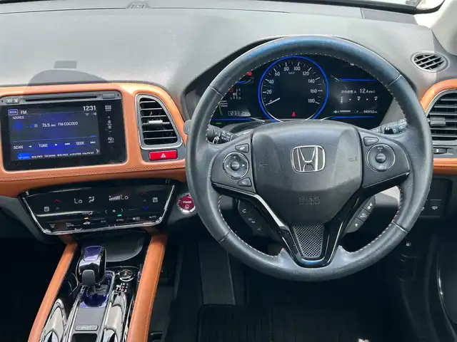 ホンダ ヴェゼル ハイブリッド Z 大阪府 2014(平26)年 4.6万km ルーセブラックM ワンオーナー /純正ナビ/   フルセグTV/CD/Bluetooth/USB/バックモニター/横滑り防止装置/前席シートヒーター/クルーズコントロール/ステアリングスイッチ/パドルシフト/アイドリングストップ/純正17インチアルミホイール/純正フロアマット/プッシュスタート/スマートキー/ルーフレール/ＥＴＣ/ＬＥＤライト/禁煙車
