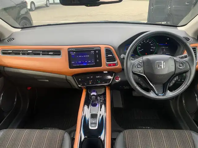 ホンダ ヴェゼル ハイブリッド Z 大阪府 2014(平26)年 4.6万km ルーセブラックM ワンオーナー /純正ナビ/   フルセグTV/CD/Bluetooth/USB/バックモニター/横滑り防止装置/前席シートヒーター/クルーズコントロール/ステアリングスイッチ/パドルシフト/アイドリングストップ/純正17インチアルミホイール/純正フロアマット/プッシュスタート/スマートキー/ルーフレール/ＥＴＣ/ＬＥＤライト/禁煙車