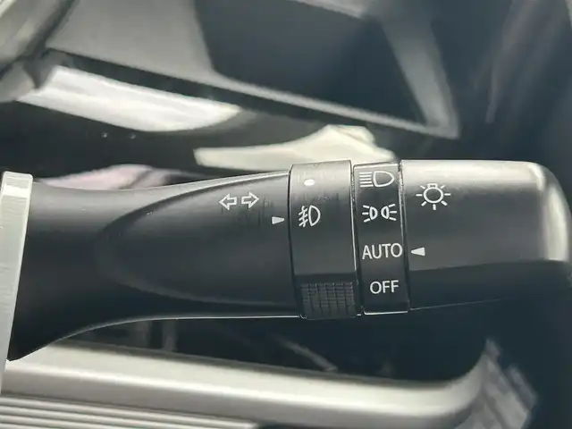 スズキ スペーシア カスタム HYBRID XS ターボ 岡山県 2018(平30)年 8.6万km ピュアホワイトP 登録時走行距離85768km/社外8インチナビ/フルセグTV/(AM.FM.CD.DVD.BT)/両側パワースライドドア/アラウンドビューモニター/バックカメラ/ETC/クリアランスソナー/クルーズコントロール/シートヒーター/衝突軽減ブレーキ/オートライト/15インチ純正AW/純正フロアマット/MTモード付AT/横滑り防止装置/純正エアロ（サイド）/アイドリングストップ