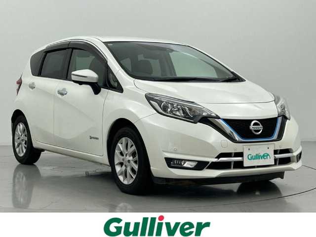 日産 ノート e－パワー メダリスト 熊本県 2018(平30)年 6.2万km ブリリアントホワイトパール 純正ナビ（ＣＤ・ＤＶＤ・フルセグ・ＢＴ・ＳＤ・ｉｐｏｄ・ＵＳＢ）/全周囲カメラ　/社外前方ドライブレコーダー　/ＥＴＣ　/前後クリアランスソナー　/レーダークルーズコントロール　/衝突軽減ブレーキ/エマージェンシーブレーキ/車線逸脱警報/踏み間違い防止アシスト/横滑り防止/ハーフレザーシート/オートライト/フォグライト/スマートキー/プッシュスタート/スペアキー1本/保証書/取扱説明書