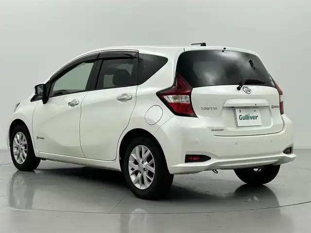 日産 ノート e－パワー メダリスト 熊本県 2018(平30)年 6.2万km ブリリアントホワイトパール 純正ナビ（ＣＤ・ＤＶＤ・フルセグ・ＢＴ・ＳＤ・ｉｐｏｄ・ＵＳＢ）/全周囲カメラ　/社外前方ドライブレコーダー　/ＥＴＣ　/前後クリアランスソナー　/レーダークルーズコントロール　/衝突軽減ブレーキ/エマージェンシーブレーキ/車線逸脱警報/踏み間違い防止アシスト/横滑り防止/ハーフレザーシート/オートライト/フォグライト/スマートキー/プッシュスタート/スペアキー1本/保証書/取扱説明書