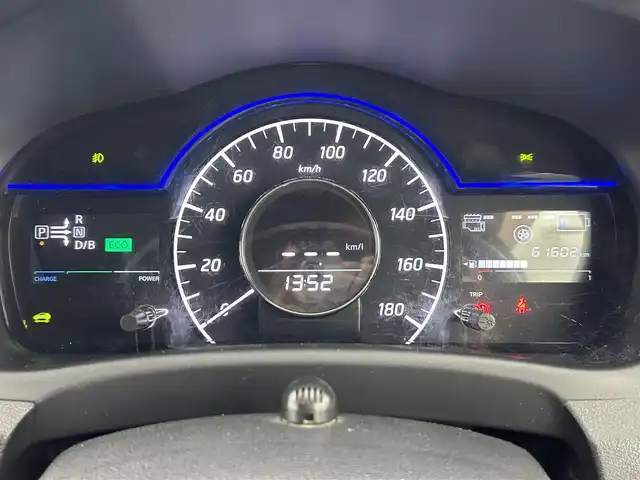 日産 ノート e－パワー メダリスト 熊本県 2018(平30)年 6.2万km ブリリアントホワイトパール 純正ナビ（ＣＤ・ＤＶＤ・フルセグ・ＢＴ・ＳＤ・ｉｐｏｄ・ＵＳＢ）/全周囲カメラ　/社外前方ドライブレコーダー　/ＥＴＣ　/前後クリアランスソナー　/レーダークルーズコントロール　/衝突軽減ブレーキ/エマージェンシーブレーキ/車線逸脱警報/踏み間違い防止アシスト/横滑り防止/ハーフレザーシート/オートライト/フォグライト/スマートキー/プッシュスタート/スペアキー1本/保証書/取扱説明書