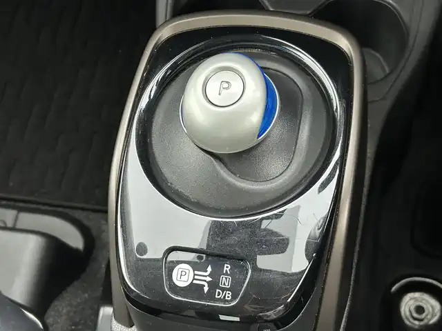 日産 ノート e－パワー メダリスト 熊本県 2018(平30)年 6.2万km ブリリアントホワイトパール 純正ナビ（ＣＤ・ＤＶＤ・フルセグ・ＢＴ・ＳＤ・ｉｐｏｄ・ＵＳＢ）/全周囲カメラ　/社外前方ドライブレコーダー　/ＥＴＣ　/前後クリアランスソナー　/レーダークルーズコントロール　/衝突軽減ブレーキ/エマージェンシーブレーキ/車線逸脱警報/踏み間違い防止アシスト/横滑り防止/ハーフレザーシート/オートライト/フォグライト/スマートキー/プッシュスタート/スペアキー1本/保証書/取扱説明書