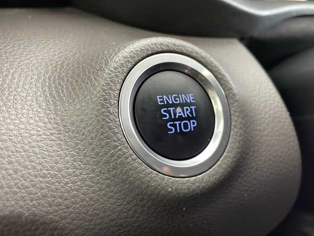 トヨタ ヤリス G 千葉県 2021(令3)年 3.9万km シルバーM トヨタセーフティセンス/・プリクラッシュセーフティ/・オートマチックハイビーム /・レーンディパーチャーアラート（LDA）/・ロードサインアシスト（RSA）/・先行車発進お知らせ機能/クリアランスソナー /純正ディスプレイオーディオ/  AppleCarPlay/AndroidAuto/BT/バックカメラ/ビルトインETC/スマートキー＆プッシュスタート/ヘッドライトレベライザー/電動格納ミラー/クリアランスソナー /純正ディスプレイオーディオ/  AppleCarPlay/AndroidAuto/BT/バックカメラ/ビルトインETC/スマートキー＆プッシュスタート/ヘッドライトレベライザー/ドアバイザー/電動格納ミラー