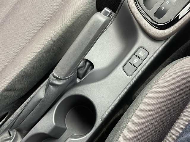 トヨタ ヤリス G 千葉県 2021(令3)年 3.9万km シルバーM トヨタセーフティセンス/・プリクラッシュセーフティ/・オートマチックハイビーム /・レーンディパーチャーアラート（LDA）/・ロードサインアシスト（RSA）/・先行車発進お知らせ機能/クリアランスソナー /純正ディスプレイオーディオ/  AppleCarPlay/AndroidAuto/BT/バックカメラ/ビルトインETC/スマートキー＆プッシュスタート/ヘッドライトレベライザー/電動格納ミラー/クリアランスソナー /純正ディスプレイオーディオ/  AppleCarPlay/AndroidAuto/BT/バックカメラ/ビルトインETC/スマートキー＆プッシュスタート/ヘッドライトレベライザー/ドアバイザー/電動格納ミラー