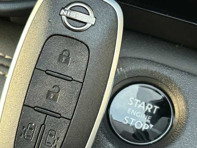 日産 セレナ ハイウェイスター V 茨城県 2025(令7)年 0.1万km ダイヤモンドブラック ディスプレイオーディオ　/BT/AM/FM/AndroidAuto/AppleCarPlay/クルーズコントロール　/ドライブレコーダー　/ＥＴＣ　/コーナーセンサー前後　/ＬＥＤヘッドライト　/オートマチックハイビーム　/プロパイロット　/カーテンエアバッグ　/両側パワースライドドア/オールオートパワーウィンドウ/プッシュスタート/パワーステアリング/純正アルミホイール
