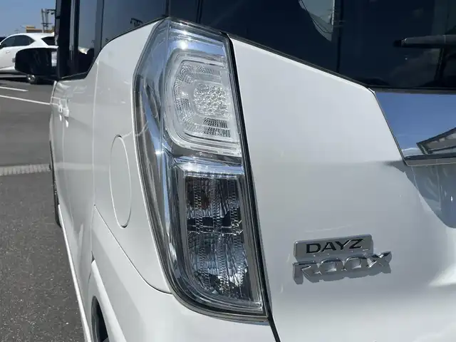 日産 デイズ ルークス ハイウェイスターX Gパッケージ 茨城県 2014(平26)年 7.7万km ホワイトパール 純正ナビ/【ラジオ・TV・CD・DVD・SD・BT・iPod・ウォークマン】/両側パワスラ/アイドリングストップ/フリップダウンモニター/全方位カメラ/ETC/シートバックテーブル/ロールサンシェード/オートライト/キセノンライト/Fフォグ/純正フロアマット/純正アルミホイール