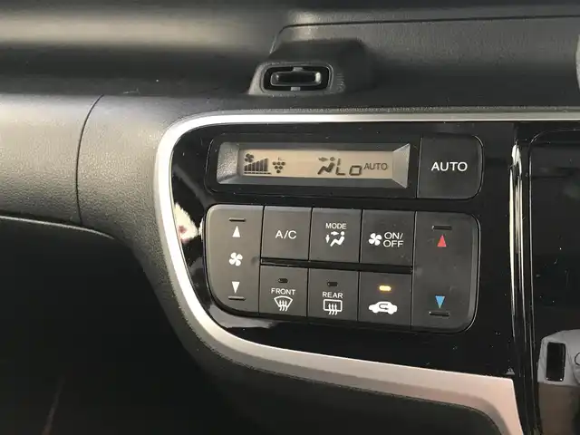 ホンダ Ｎ ＢＯＸ カスタム SSパッケージ 富山県 2015(平27)年 7.3万km プレミアムベルベットパープル・パール カロッツェリアナビ/ワンセグTV/両側パワースライドドア/バックカメラ/ビークルスタビリティアシスト/シティブレーキアクティブシステム/HIDオートヘッドランプ/オートエアコン/ステアリングスイッチ/前列ベンチシート/2列目チップアップシート/純正14インチアルミホイール/スマートキーシステム/プッシュエンジンスイッチ/禁煙車