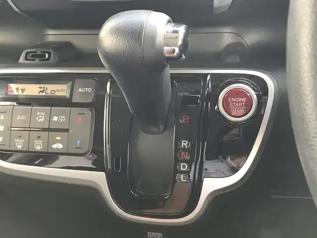 ホンダ Ｎ ＢＯＸ カスタム SSパッケージ 富山県 2015(平27)年 7.3万km プレミアムベルベットパープル・パール カロッツェリアナビ/ワンセグTV/両側パワースライドドア/バックカメラ/ビークルスタビリティアシスト/シティブレーキアクティブシステム/HIDオートヘッドランプ/オートエアコン/ステアリングスイッチ/前列ベンチシート/2列目チップアップシート/純正14インチアルミホイール/スマートキーシステム/プッシュエンジンスイッチ/禁煙車