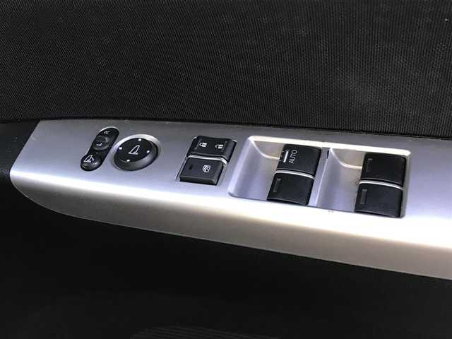 ホンダ Ｎ ＢＯＸ カスタム SSパッケージ 茨城県 2015(平27)年 7.3万km プレミアムベルベットパープル・パール 【(株)IDOMが運営する【じしゃロン水戸店】の自社ローン対象車両になります。こちらは現金ご利用時の価格です。自社ローンご希望の方は別途その旨お申付け下さい。】/カロッツェリアナビ/ワンセグTV/両側パワースライドドア/バックカメラ/ビークルスタビリティアシスト/シティブレーキアクティブシステム/HIDオートヘッドランプ/オートエアコン/ステアリングスイッチ/前列ベンチシート/2列目チップアップシート/純正14インチアルミホイール/スマートキーシステム/プッシュエンジンスイッチ/禁煙車