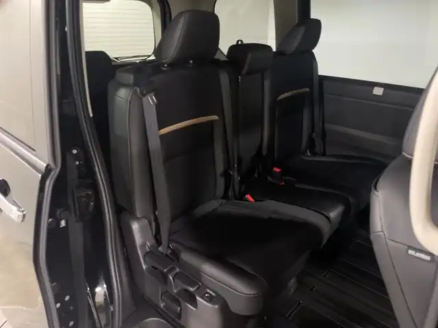 日産 セレナ ハイウェイスター V 神奈川県 2024(令6)年 1.2万km ダイヤモンドブラック 純正12.3インチコネクトナビ/BT&USB&HDMI&フルセグTV&Apple Car Play&Android Auto/全方位カメラ/デジタルインナーミラー/プロパイロット/インテリジェントエマージェンシーブレーキ/前方衝突予測警報/衝突回避ステアリングアシスト/車線逸脱防止支援システム/車線逸脱警報/後側方衝突防止支援システム/後側方車両検知警報/後退時車両検知警報/ふらつき警報/踏み間違い衝突防止アシスト/標識検知機能/インテリジェントクルーズコントロール/電動パーキングブレーキ/ブレーキオートホールド/デジタルインナーミラー/パドルシフト/純正ドライブレコーダー前後/純正ビルトインETC2.0/ワイヤレス充電器/両側パワースライドドア /ハンズフリーパワースライドドア /アイドリングストップ/LEDヘッドライト/オートマチックハイビーム/LEDフォグライト