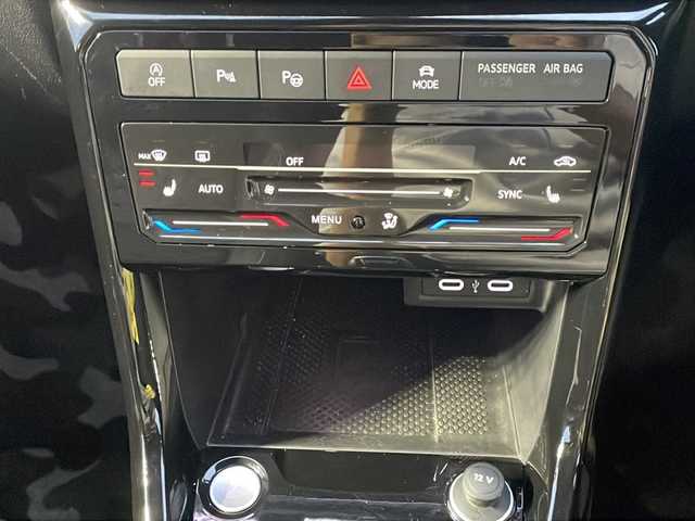 フォルクスワーゲン ＶＷ Ｔ－クロス TSI Rライン 山口県 2024(令6)年 1.5万km パール 純正ナビ/ＡｐｐｌｅＣａｒｐｌａｙ　/Ｂｌｕｅｔｏｏｔｈ　/バックカメラ　/ハーフレザーシート　/自動駐車　/ブラインドスポットミニター/クルーズコントロール　/前席シートヒーター　/純正１８インチアルミ　/ＬＥＤヘッドライト　/オートライト/ETC