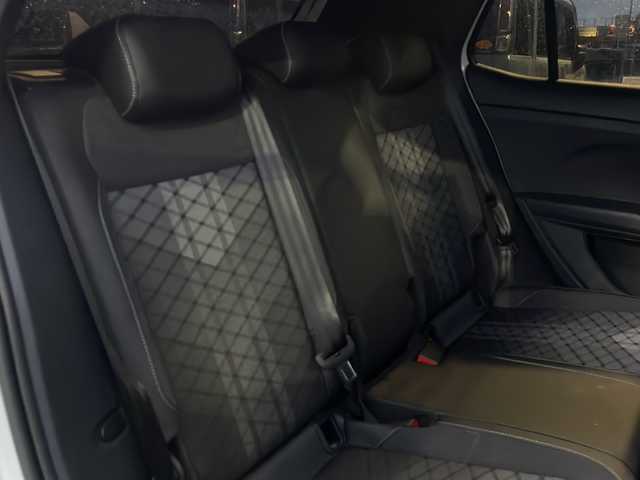 フォルクスワーゲン ＶＷ Ｔ－クロス TSI Rライン 山口県 2024(令6)年 1.5万km パール 純正ナビ/ＡｐｐｌｅＣａｒｐｌａｙ　/Ｂｌｕｅｔｏｏｔｈ　/バックカメラ　/ハーフレザーシート　/自動駐車　/ブラインドスポットミニター/クルーズコントロール　/前席シートヒーター　/純正１８インチアルミ　/ＬＥＤヘッドライト　/オートライト/ETC