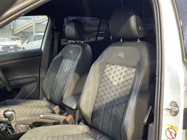 フォルクスワーゲン ＶＷ Ｔ－クロス TSI Rライン 山口県 2024(令6)年 1.5万km パール 純正ナビ/ＡｐｐｌｅＣａｒｐｌａｙ　/Ｂｌｕｅｔｏｏｔｈ　/バックカメラ　/ハーフレザーシート　/自動駐車　/ブラインドスポットミニター/クルーズコントロール　/前席シートヒーター　/純正１８インチアルミ　/ＬＥＤヘッドライト　/オートライト/ETC