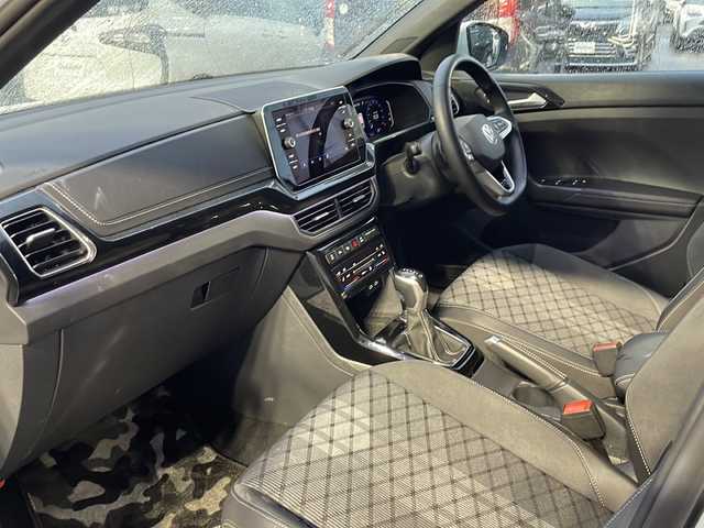 フォルクスワーゲン ＶＷ Ｔ－クロス TSI Rライン 山口県 2024(令6)年 1.5万km パール 純正ナビ/ＡｐｐｌｅＣａｒｐｌａｙ　/Ｂｌｕｅｔｏｏｔｈ　/バックカメラ　/ハーフレザーシート　/自動駐車　/ブラインドスポットミニター/クルーズコントロール　/前席シートヒーター　/純正１８インチアルミ　/ＬＥＤヘッドライト　/オートライト/ETC