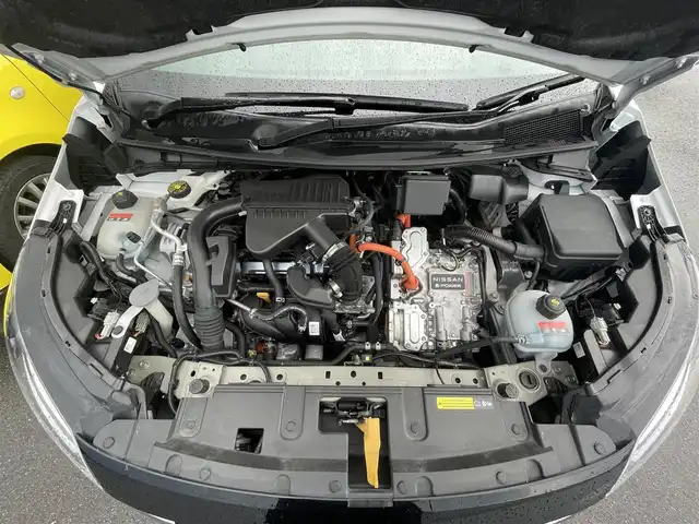 日産 ノート X FOUR 栃木県 2021(令3)年 10万km ピュアホワイトパール インテリジェントエマージェンシーブレーキ/純正メモリナビ/フルセグTV/Bluetooth/USB/AM/FM/アラウンドビューモニター/ETC2.0/ドライブレコーダー/プロパイロット/純正16インチAW/フルエアロ/前席シートヒーター/スマートキー/プッシュEgスタート/LEDオートライト/LEDフォグランプ/アイドリングストップ/横滑り防止装置/ハンドルヒーター/雨滴感知式ワイパー