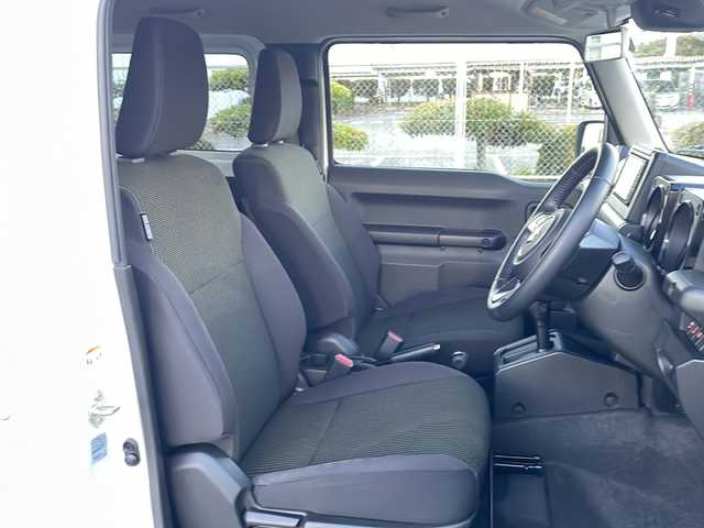 スズキ ジムニー XC 山口県 2020(令2)年 3.5万km ピュアホワイトP ワンオーナー/社外SDナビ/・フルセグテレビ/・CD／DVD/・Bluetooth/・AM/FM/・SD/・iPod/・USB接続/・MEMORY MUSIC/ETC/スマートキー×2/プッシュスタート/パートタイム4WD/デュアルセンサーブレーキサポート/ワンオーナー/LEDオートヘッドライト/フォグランプ/シートヒーター（運転席＋助手席）/IC付ターボ/電動格納ウィンカーミラー/フォグランプ/純正フロアマット/安全装備/・デュアルセンサーブレーキサポートII/・誤発進抑制機能/・後方誤発進抑制機能/・低速時ブレーキサポート（前進・後退）/・パーキングセンサー（フロント・リヤ）/・車線逸脱警報機能/・車線逸脱抑制機能/・ふらつき警報機能/・発進お知らせ機能［先行車・信号切り替わり］/・ハイビームアシスト/・アダプティブクルーズコントロール［全車速追従機能付］ /・標識認識機能/・ヒルホールドコントロール/取扱説明書/保証書