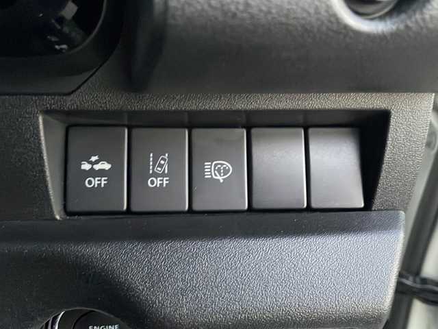 スズキ ジムニー XC 山口県 2020(令2)年 3.5万km ピュアホワイトP ワンオーナー/社外SDナビ/・フルセグテレビ/・CD／DVD/・Bluetooth/・AM/FM/・SD/・iPod/・USB接続/・MEMORY MUSIC/ETC/スマートキー×2/プッシュスタート/パートタイム4WD/デュアルセンサーブレーキサポート/ワンオーナー/LEDオートヘッドライト/フォグランプ/シートヒーター（運転席＋助手席）/IC付ターボ/電動格納ウィンカーミラー/フォグランプ/純正フロアマット/安全装備/・デュアルセンサーブレーキサポートII/・誤発進抑制機能/・後方誤発進抑制機能/・低速時ブレーキサポート（前進・後退）/・パーキングセンサー（フロント・リヤ）/・車線逸脱警報機能/・車線逸脱抑制機能/・ふらつき警報機能/・発進お知らせ機能［先行車・信号切り替わり］/・ハイビームアシスト/・アダプティブクルーズコントロール［全車速追従機能付］ /・標識認識機能/・ヒルホールドコントロール/取扱説明書/保証書