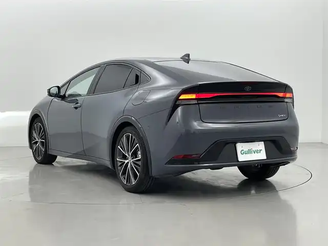 トヨタ プリウス Z 熊本県 2025(令7)年 1.2万km グレー ワンオーナー　/禁煙車　/純正１２．３インチディスプレイオーディオ（ApplCarPlay・AndroidAuto・BT・フルセグ・HDMI）/純正前後ドライブレコーダー　/パノラミックビュモニター/レーダークルーズコントロール/ビルトインＥＴＣ２．０　/衝突軽減ブレーキ/レーンキープアシスト/ブラインドスポットモニター/横滑り防止/パーキングアシスト/前後クリアランスソナー　/シートヒーター　/エアーシート　/ステアリングヒーター/１００Ｖ充電/社外フロアマット/純正19インチAW/オートライト/オートマチックハイビーム/LEDヘッドライト/スマートキー/プッシュスタート/スペアキー1本/保証書/取扱説明書