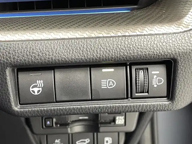 トヨタ プリウス Z 熊本県 2025(令7)年 1.2万km グレー ワンオーナー　/禁煙車　/純正１２．３インチディスプレイオーディオ（ApplCarPlay・AndroidAuto・BT・フルセグ・HDMI）/純正前後ドライブレコーダー　/パノラミックビュモニター/レーダークルーズコントロール/ビルトインＥＴＣ２．０　/衝突軽減ブレーキ/レーンキープアシスト/ブラインドスポットモニター/横滑り防止/パーキングアシスト/前後クリアランスソナー　/シートヒーター　/エアーシート　/ステアリングヒーター/１００Ｖ充電/社外フロアマット/純正19インチAW/オートライト/オートマチックハイビーム/LEDヘッドライト/スマートキー/プッシュスタート/スペアキー1本/保証書/取扱説明書