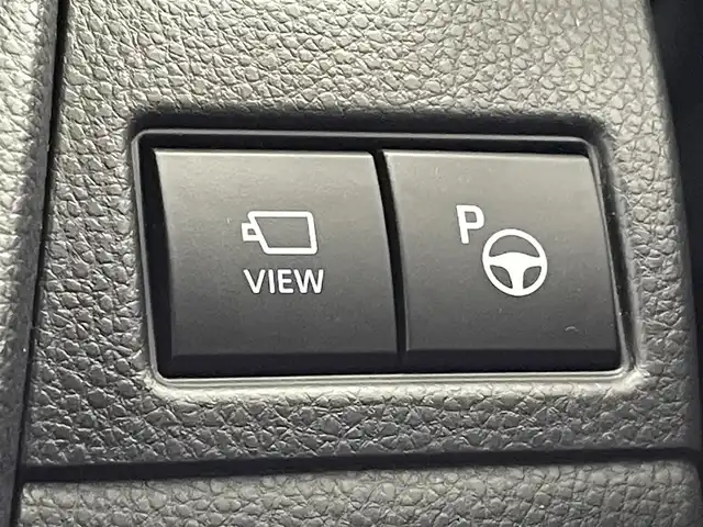 トヨタ プリウス Z 熊本県 2025(令7)年 1.2万km グレー ワンオーナー　/禁煙車　/純正１２．３インチディスプレイオーディオ（ApplCarPlay・AndroidAuto・BT・フルセグ・HDMI）/純正前後ドライブレコーダー　/パノラミックビュモニター/レーダークルーズコントロール/ビルトインＥＴＣ２．０　/衝突軽減ブレーキ/レーンキープアシスト/ブラインドスポットモニター/横滑り防止/パーキングアシスト/前後クリアランスソナー　/シートヒーター　/エアーシート　/ステアリングヒーター/１００Ｖ充電/社外フロアマット/純正19インチAW/オートライト/オートマチックハイビーム/LEDヘッドライト/スマートキー/プッシュスタート/スペアキー1本/保証書/取扱説明書