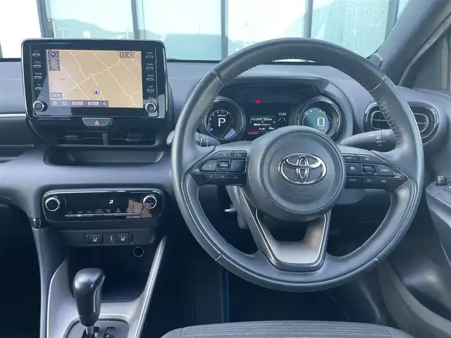トヨタ ヤリス Z 香川県 2020(令2)年 4.8万km ブラック トヨタセーフティーセンス/・プリクラッシュ/・レーントレーシングアシスト/純正ディスプレイオーディオ/・コネクティッドナビ/バックカメラ/シートヒーター/革巻きステアリング/ステアリングリモコン/レーダークルーズコントロール/LEDヘッドライト/ビルトインETC/ヘッドライトレベライザー/スマートキー/プッシュスタート