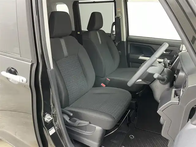 トヨタ ルーミー カスタムG 岡山県 2025(令7)年 0.5万km ブラックマイカメタリック 純正9インチディスプレイオーディオ/(フルセグTV/Bluetooth/USB/Carplay/HDMI)/両側電動スライド/ビルトインETC/シートヒーター(前席)/LEDヘッドライト/バックカメラ/クルーズコントロール/コーナーセンサー(前後)/オートハイビーム/プッシュスタート/スマートキー/スペアキー(1本)/アイドリングストップ/レーンキープアシスト/純正フロアマット/純正アルミホイール/オートライト/フォグランプ