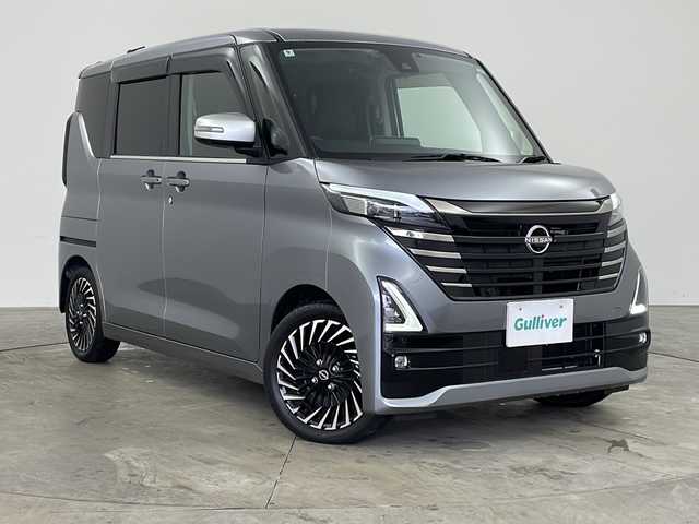 日産 ルークス HWS Gターボ アーバンクロム プロパイロットED 兵庫県 2024(令6)年 0.6万km チタニウムグレーメタリック ・純正9インチナビ/Bluetooth/TV/HDMI/・アラウンドビューモニター/・フロント&バックソナー/・インテリジェント エマージェンシーブレーキ/・踏み間違い衝突防止アシスト/・プロパイロット/・レーダクルーズコントロール/・インテリジェント LI（車線逸脱防止支援システム）/・LDW（車線逸脱警報）/・インテリジェント FCW（前方衝突予測警報）/・インテリジェント DA（ふらつき警報）/・標識検知機能/・道路標識表示/・速度標識表示/・先行車発進お知らせ/・アイドリングストップ/・イモビライザー/・デジタルインナーミラー/・電動パーキングブレーキ/・オートホールドブレーキ/・両側パワースライドドア/・ステアリングスイッチ/・ステアリングヒーター/・ハーフレザーシート/・シートヒーター/・LEDヘッドライト/・純正15インチアルミホイールタイヤ/・ETC/・純正ドライブレコーダー（前方・室内）/・予約ロックシステム