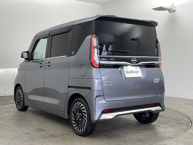 日産 ルークス HWS Gターボ アーバンクロム プロパイロットED 兵庫県 2024(令6)年 0.6万km チタニウムグレーメタリック ・純正9インチナビ/Bluetooth/TV/HDMI/・アラウンドビューモニター/・フロント&バックソナー/・インテリジェント エマージェンシーブレーキ/・踏み間違い衝突防止アシスト/・プロパイロット/・レーダクルーズコントロール/・インテリジェント LI（車線逸脱防止支援システム）/・LDW（車線逸脱警報）/・インテリジェント FCW（前方衝突予測警報）/・インテリジェント DA（ふらつき警報）/・標識検知機能/・道路標識表示/・速度標識表示/・先行車発進お知らせ/・アイドリングストップ/・イモビライザー/・デジタルインナーミラー/・電動パーキングブレーキ/・オートホールドブレーキ/・両側パワースライドドア/・ステアリングスイッチ/・ステアリングヒーター/・ハーフレザーシート/・シートヒーター/・LEDヘッドライト/・純正15インチアルミホイールタイヤ/・ETC/・純正ドライブレコーダー（前方・室内）/・予約ロックシステム