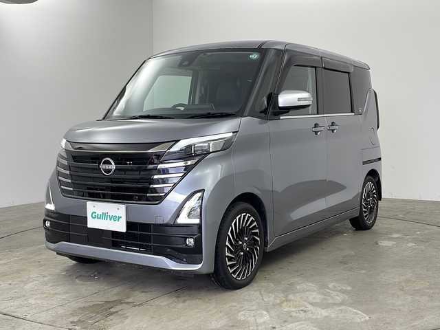 日産 ルークス HWS Gターボ アーバンクロム プロパイロットED 兵庫県 2024(令6)年 0.6万km チタニウムグレーメタリック ・純正9インチナビ/Bluetooth/TV/HDMI/・アラウンドビューモニター/・フロント&バックソナー/・インテリジェント エマージェンシーブレーキ/・踏み間違い衝突防止アシスト/・プロパイロット/・レーダクルーズコントロール/・インテリジェント LI（車線逸脱防止支援システム）/・LDW（車線逸脱警報）/・インテリジェント FCW（前方衝突予測警報）/・インテリジェント DA（ふらつき警報）/・標識検知機能/・道路標識表示/・速度標識表示/・先行車発進お知らせ/・アイドリングストップ/・イモビライザー/・デジタルインナーミラー/・電動パーキングブレーキ/・オートホールドブレーキ/・両側パワースライドドア/・ステアリングスイッチ/・ステアリングヒーター/・ハーフレザーシート/・シートヒーター/・LEDヘッドライト/・純正15インチアルミホイールタイヤ/・ETC/・純正ドライブレコーダー（前方・室内）/・予約ロックシステム