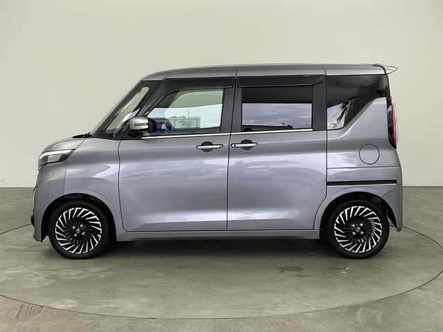 日産 ルークス HWS Gターボ アーバンクロム プロパイロットED 兵庫県 2024(令6)年 0.6万km チタニウムグレーメタリック ・純正9インチナビ/Bluetooth/TV/HDMI/・アラウンドビューモニター/・フロント&バックソナー/・インテリジェント エマージェンシーブレーキ/・踏み間違い衝突防止アシスト/・プロパイロット/・レーダクルーズコントロール/・インテリジェント LI（車線逸脱防止支援システム）/・LDW（車線逸脱警報）/・インテリジェント FCW（前方衝突予測警報）/・インテリジェント DA（ふらつき警報）/・標識検知機能/・道路標識表示/・速度標識表示/・先行車発進お知らせ/・アイドリングストップ/・イモビライザー/・デジタルインナーミラー/・電動パーキングブレーキ/・オートホールドブレーキ/・両側パワースライドドア/・ステアリングスイッチ/・ステアリングヒーター/・ハーフレザーシート/・シートヒーター/・LEDヘッドライト/・純正15インチアルミホイールタイヤ/・ETC/・純正ドライブレコーダー（前方・室内）/・予約ロックシステム