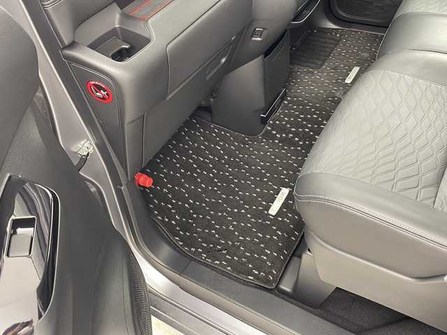 日産 ルークス HWS Gターボ アーバンクロム プロパイロットED 兵庫県 2024(令6)年 0.6万km チタニウムグレーメタリック ・純正9インチナビ/Bluetooth/TV/HDMI/・アラウンドビューモニター/・フロント&バックソナー/・インテリジェント エマージェンシーブレーキ/・踏み間違い衝突防止アシスト/・プロパイロット/・レーダクルーズコントロール/・インテリジェント LI（車線逸脱防止支援システム）/・LDW（車線逸脱警報）/・インテリジェント FCW（前方衝突予測警報）/・インテリジェント DA（ふらつき警報）/・標識検知機能/・道路標識表示/・速度標識表示/・先行車発進お知らせ/・アイドリングストップ/・イモビライザー/・デジタルインナーミラー/・電動パーキングブレーキ/・オートホールドブレーキ/・両側パワースライドドア/・ステアリングスイッチ/・ステアリングヒーター/・ハーフレザーシート/・シートヒーター/・LEDヘッドライト/・純正15インチアルミホイールタイヤ/・ETC/・純正ドライブレコーダー（前方・室内）/・予約ロックシステム