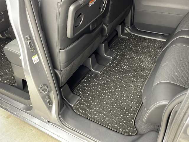 日産 ルークス HWS Gターボ アーバンクロム プロパイロットED 兵庫県 2024(令6)年 0.6万km チタニウムグレーメタリック ・純正9インチナビ/Bluetooth/TV/HDMI/・アラウンドビューモニター/・フロント&バックソナー/・インテリジェント エマージェンシーブレーキ/・踏み間違い衝突防止アシスト/・プロパイロット/・レーダクルーズコントロール/・インテリジェント LI（車線逸脱防止支援システム）/・LDW（車線逸脱警報）/・インテリジェント FCW（前方衝突予測警報）/・インテリジェント DA（ふらつき警報）/・標識検知機能/・道路標識表示/・速度標識表示/・先行車発進お知らせ/・アイドリングストップ/・イモビライザー/・デジタルインナーミラー/・電動パーキングブレーキ/・オートホールドブレーキ/・両側パワースライドドア/・ステアリングスイッチ/・ステアリングヒーター/・ハーフレザーシート/・シートヒーター/・LEDヘッドライト/・純正15インチアルミホイールタイヤ/・ETC/・純正ドライブレコーダー（前方・室内）/・予約ロックシステム