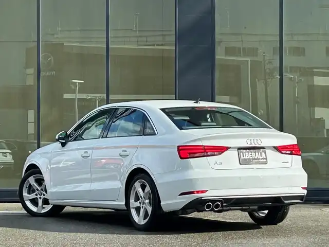 アウディ Ａ３ セダン 40TFSI クワトロスポーツ シグネチャーED 石川県 2020(令2)年 2.5万km パール 特別仕様車/コンビニエンスパッケージ/AUDIプレセンス/純正ナビ/　Bluetooth・AM/FM・CD・DVD・USB・AUX/フルセグTV/バックカメラ/ETC2.0/ドライブレコーダー/バーチャルコックピット/アクティブレーンアシスト/アダプティブクルーズコントロール/シートヒーター（D+N席）/パワーシート（D+N席）/アンチロック・ブレーキ・システム/衝突被害軽減システム/横滑り防止装置/前後コーナーセンサー/盗難防止装置/エアバッグ（W+サイド）/カーテンエアバッグ/純正アルミホイール/スマートキー