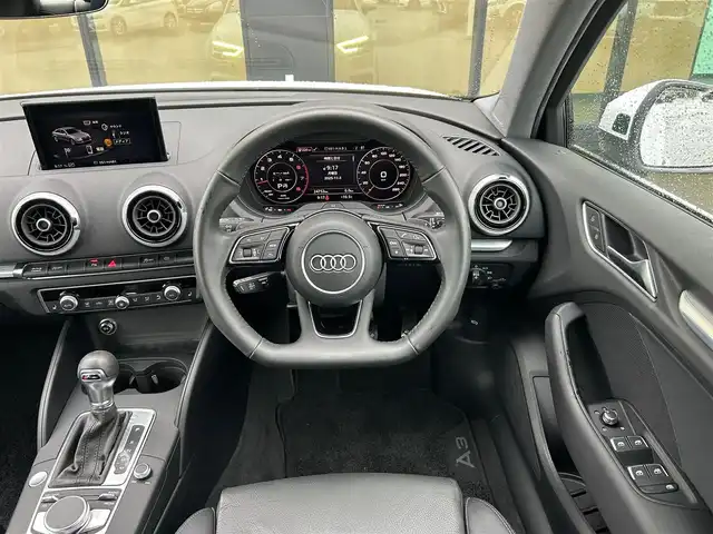 アウディ Ａ３ セダン 40TFSI クワトロスポーツ シグネチャーED 石川県 2020(令2)年 2.5万km パール 特別仕様車/コンビニエンスパッケージ/AUDIプレセンス/純正ナビ/　Bluetooth・AM/FM・CD・DVD・USB・AUX/フルセグTV/バックカメラ/ETC2.0/ドライブレコーダー/バーチャルコックピット/アクティブレーンアシスト/アダプティブクルーズコントロール/シートヒーター（D+N席）/パワーシート（D+N席）/アンチロック・ブレーキ・システム/衝突被害軽減システム/横滑り防止装置/前後コーナーセンサー/盗難防止装置/エアバッグ（W+サイド）/カーテンエアバッグ/純正アルミホイール/スマートキー