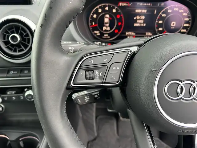 アウディ Ａ３ セダン 40TFSI クワトロスポーツ シグネチャーED 石川県 2020(令2)年 2.5万km パール 特別仕様車/コンビニエンスパッケージ/AUDIプレセンス/純正ナビ/　Bluetooth・AM/FM・CD・DVD・USB・AUX/フルセグTV/バックカメラ/ETC2.0/ドライブレコーダー/バーチャルコックピット/アクティブレーンアシスト/アダプティブクルーズコントロール/シートヒーター（D+N席）/パワーシート（D+N席）/アンチロック・ブレーキ・システム/衝突被害軽減システム/横滑り防止装置/前後コーナーセンサー/盗難防止装置/エアバッグ（W+サイド）/カーテンエアバッグ/純正アルミホイール/スマートキー