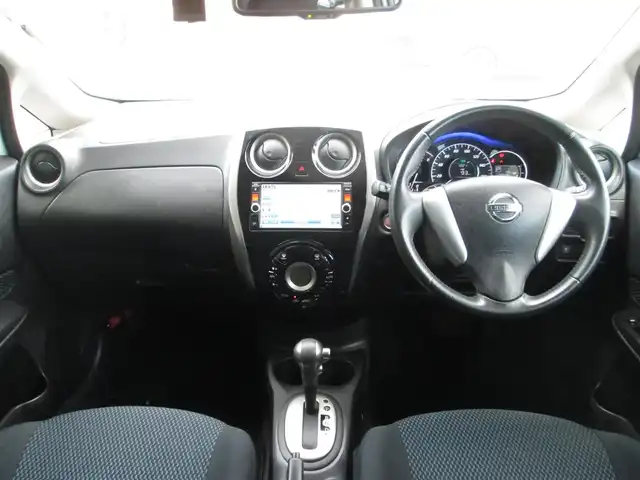 日産 ノート X エアロS V +セーフ 千葉県 2015(平27)年 4.8万km ブリリアントホワイトパール ワンオーナー/純正SDナビ、フルセグTV/アラウンドビューモニター/純正オーディオ【DVD/CD/BT/SD/USB】/LEDヘッドライト&ハロゲンフォグ/エマージェンシーブレーキ/LDW（車線逸脱警報）/アイドリングストップ/前後コーナーセンサー/社外前方ドライブレコーダー/取扱説明書/ナビ取扱説明書/新車時保証書/日産整備記録簿(H28/29/30/31/R2/3/4/5/6/7)