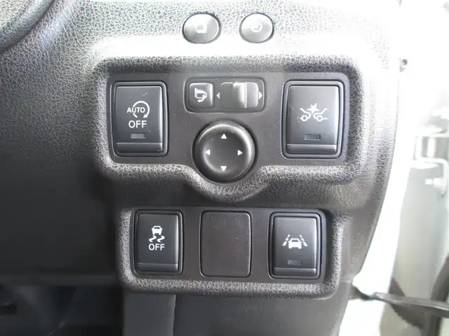 日産 ノート X エアロS V +セーフ 千葉県 2015(平27)年 4.8万km ブリリアントホワイトパール ワンオーナー/純正SDナビ、フルセグTV/アラウンドビューモニター/純正オーディオ【DVD/CD/BT/SD/USB】/LEDヘッドライト&ハロゲンフォグ/エマージェンシーブレーキ/LDW（車線逸脱警報）/アイドリングストップ/前後コーナーセンサー/社外前方ドライブレコーダー/取扱説明書/ナビ取扱説明書/新車時保証書/日産整備記録簿(H28/29/30/31/R2/3/4/5/6/7)