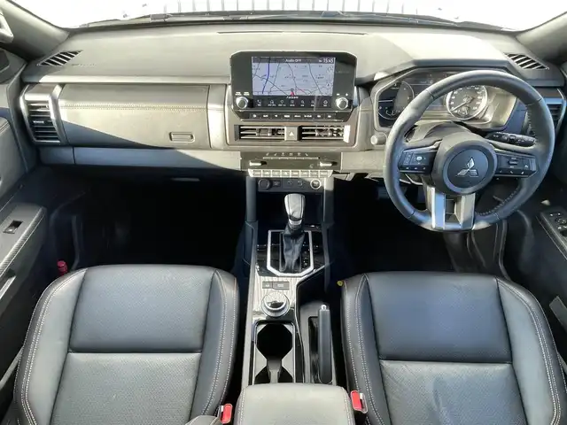 三菱 トライトン GSR 福岡県 2024(令6)年 2.6万km ダイヤモンドブラックマイカ 黒革シート/純正９インチナビ/フルセグTV/全周囲カメラ/衝突軽減/ＢＳＭ/ルーフレール/レーダークルーズコントロール/パーキングセンサー/パワーシート/ステアリングヒーター/前席シートヒーター/ＥＴＣ/純正ＡＷ