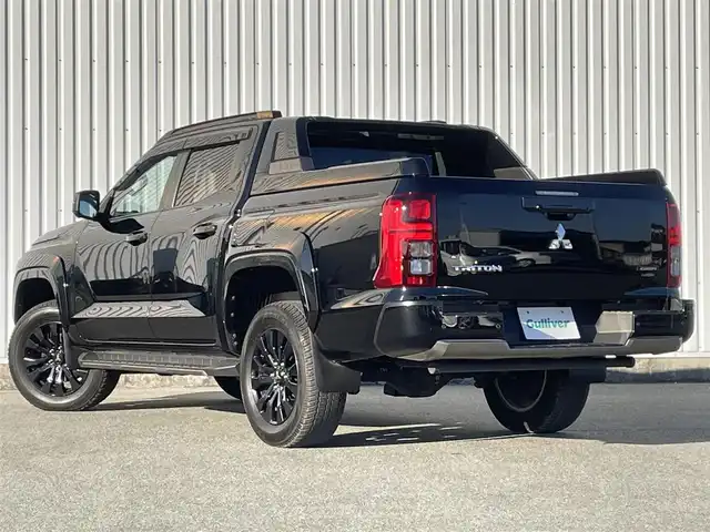 三菱 トライトン GSR 福岡県 2024(令6)年 2.6万km ダイヤモンドブラックマイカ 黒革シート/純正９インチナビ/フルセグTV/全周囲カメラ/衝突軽減/ＢＳＭ/ルーフレール/レーダークルーズコントロール/パーキングセンサー/パワーシート/ステアリングヒーター/前席シートヒーター/ＥＴＣ/純正ＡＷ