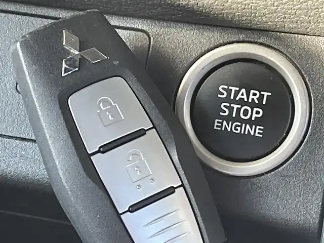 三菱 トライトン GSR 福岡県 2024(令6)年 2.6万km ダイヤモンドブラックマイカ 黒革シート/純正９インチナビ/フルセグTV/全周囲カメラ/衝突軽減/ＢＳＭ/ルーフレール/レーダークルーズコントロール/パーキングセンサー/パワーシート/ステアリングヒーター/前席シートヒーター/ＥＴＣ/純正ＡＷ