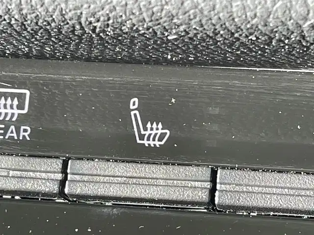 三菱 トライトン GSR 福岡県 2024(令6)年 2.6万km ダイヤモンドブラックマイカ 黒革シート/純正９インチナビ/フルセグTV/全周囲カメラ/衝突軽減/ＢＳＭ/ルーフレール/レーダークルーズコントロール/パーキングセンサー/パワーシート/ステアリングヒーター/前席シートヒーター/ＥＴＣ/純正ＡＷ