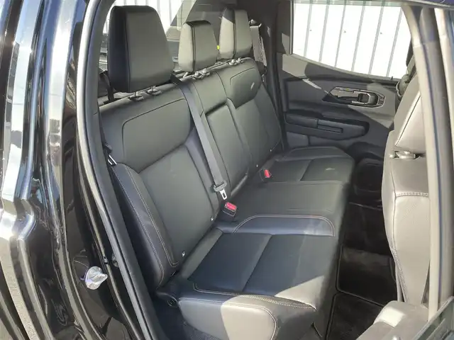 三菱 トライトン GSR 福岡県 2024(令6)年 2.6万km ダイヤモンドブラックマイカ 黒革シート/純正９インチナビ/フルセグTV/全周囲カメラ/衝突軽減/ＢＳＭ/ルーフレール/レーダークルーズコントロール/パーキングセンサー/パワーシート/ステアリングヒーター/前席シートヒーター/ＥＴＣ/純正ＡＷ