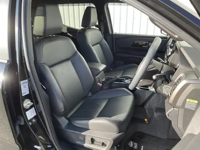 三菱 トライトン GSR 福岡県 2024(令6)年 2.6万km ダイヤモンドブラックマイカ 黒革シート/純正９インチナビ/フルセグTV/全周囲カメラ/衝突軽減/ＢＳＭ/ルーフレール/レーダークルーズコントロール/パーキングセンサー/パワーシート/ステアリングヒーター/前席シートヒーター/ＥＴＣ/純正ＡＷ