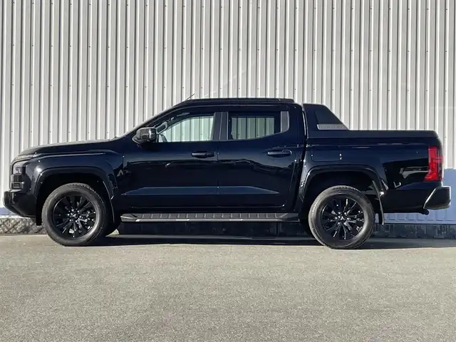 三菱 トライトン GSR 福岡県 2024(令6)年 2.6万km ダイヤモンドブラックマイカ 黒革シート/純正９インチナビ/フルセグTV/全周囲カメラ/衝突軽減/ＢＳＭ/ルーフレール/レーダークルーズコントロール/パーキングセンサー/パワーシート/ステアリングヒーター/前席シートヒーター/ＥＴＣ/純正ＡＷ